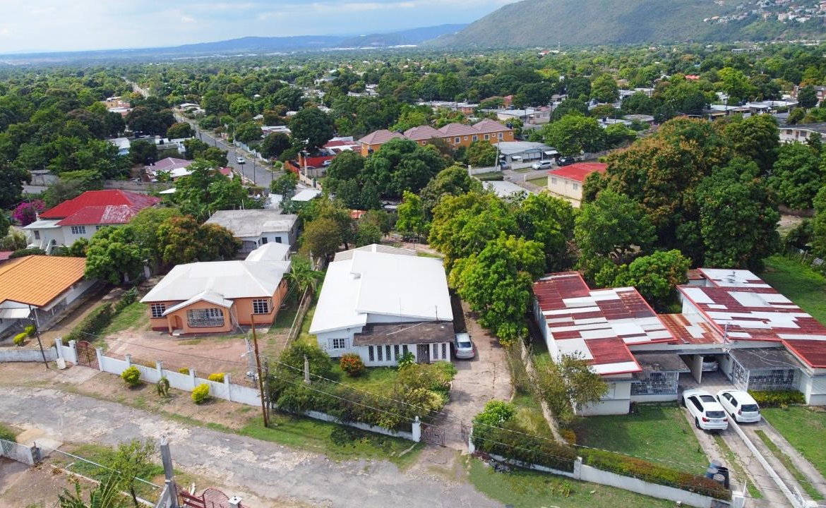 Thirteenth image of 5-dupont Ave Red Hills Gardens, Kingst in Kingston 20, St. Andrew, Jamaica - property is For Sale