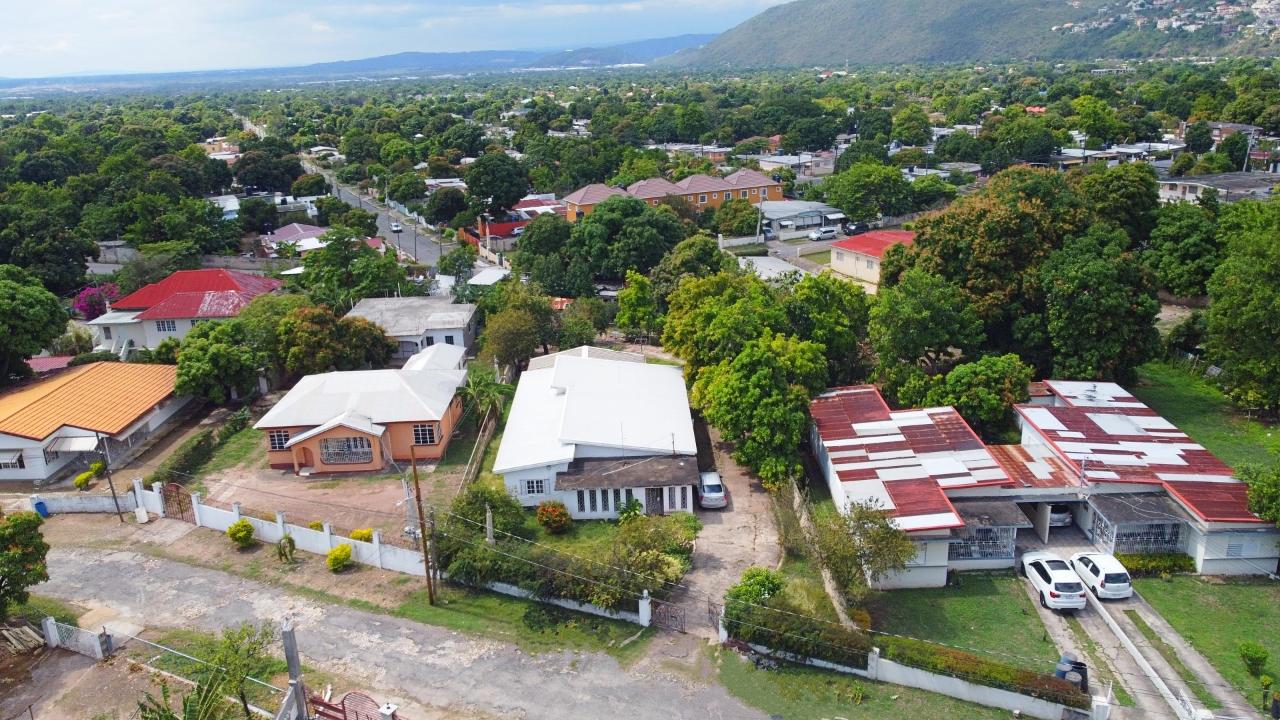 Thirteenth image of 5-dupont Ave Red Hills Gardens, Kingst in Kingston 20, St. Andrew, Jamaica - property is For Sale