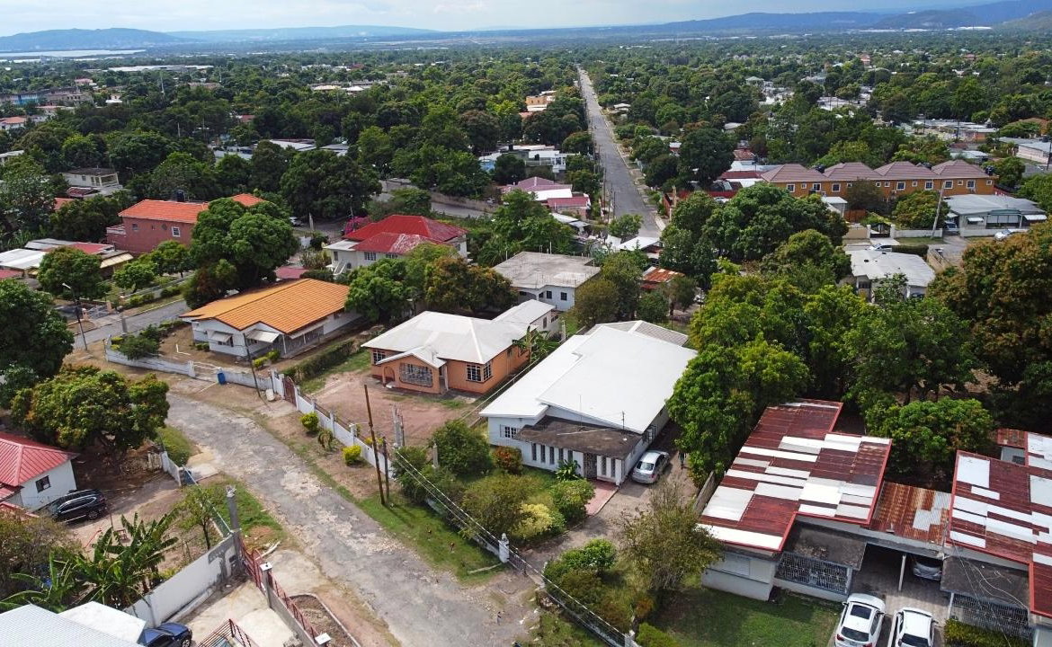 Fourteenth image of 5-dupont Ave Red Hills Gardens, Kingst in Kingston 20, St. Andrew, Jamaica - property is For Sale