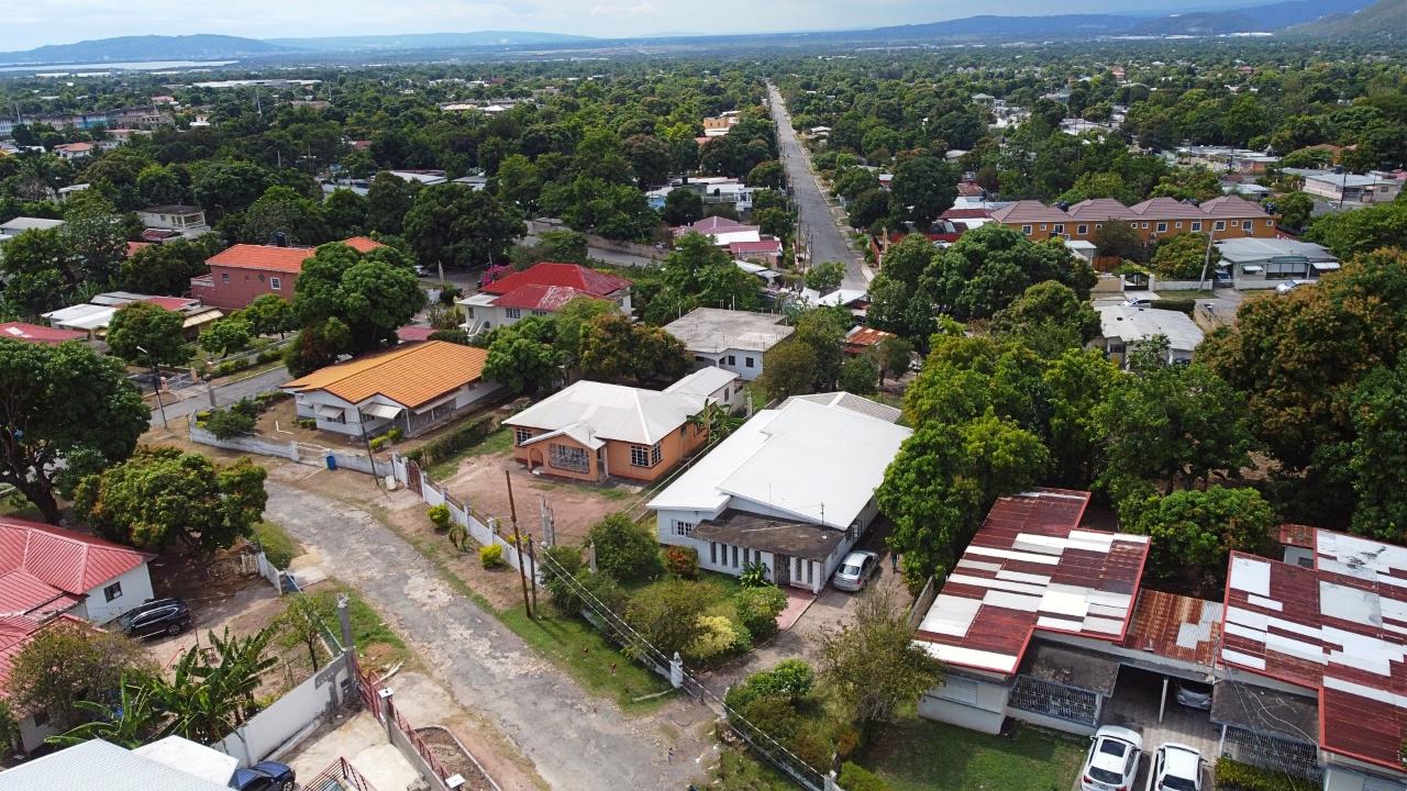 Fourteenth image of 5-dupont Ave Red Hills Gardens, Kingst in Kingston 20, St. Andrew, Jamaica - property is For Sale