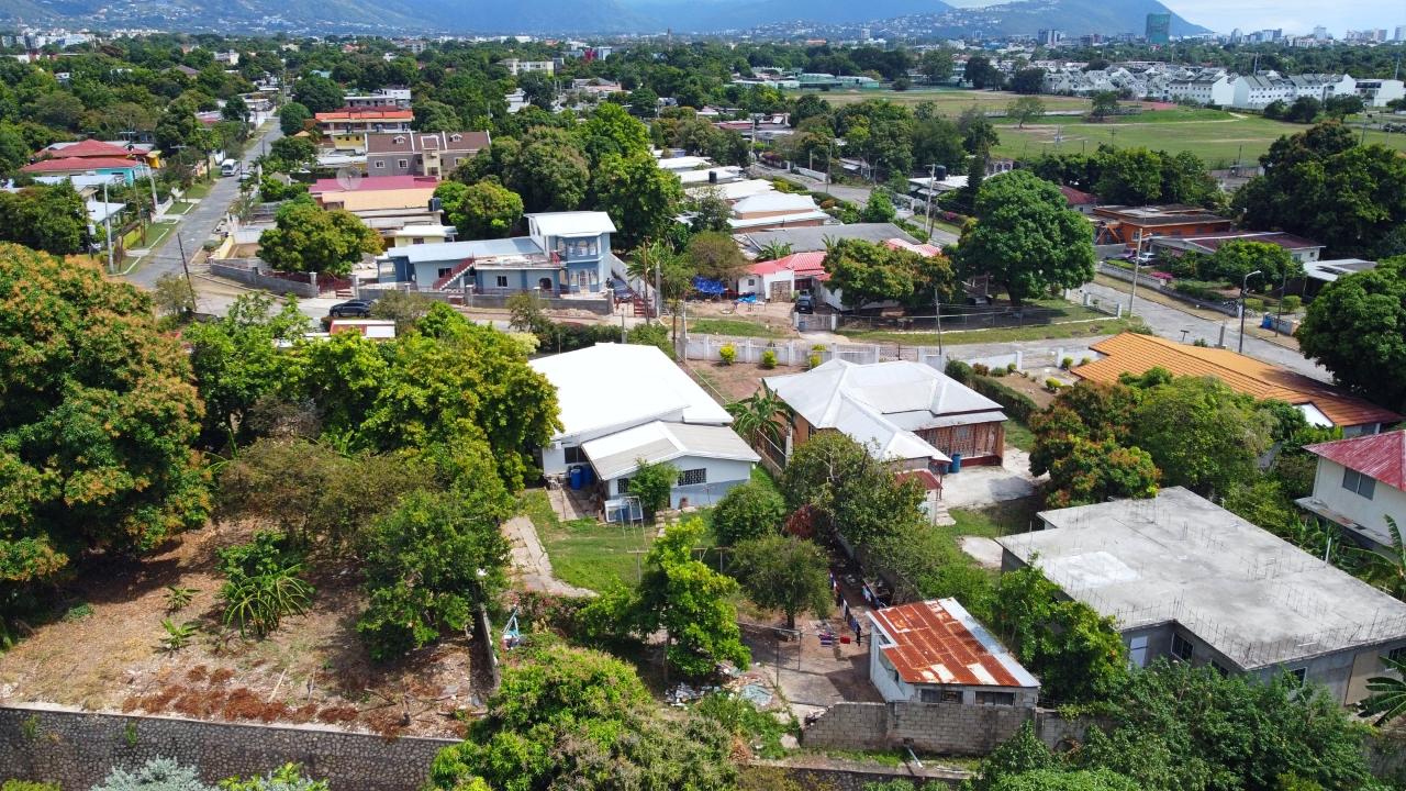 Sixteenth image of 5-dupont Ave Red Hills Gardens, Kingst in Kingston 20, St. Andrew, Jamaica - property is For Sale