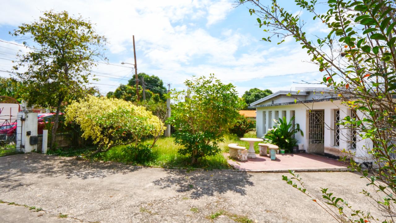 Third image of 5-dupont Ave Red Hills Gardens, Kingst in Kingston 20, St. Andrew, Jamaica - property is For Sale