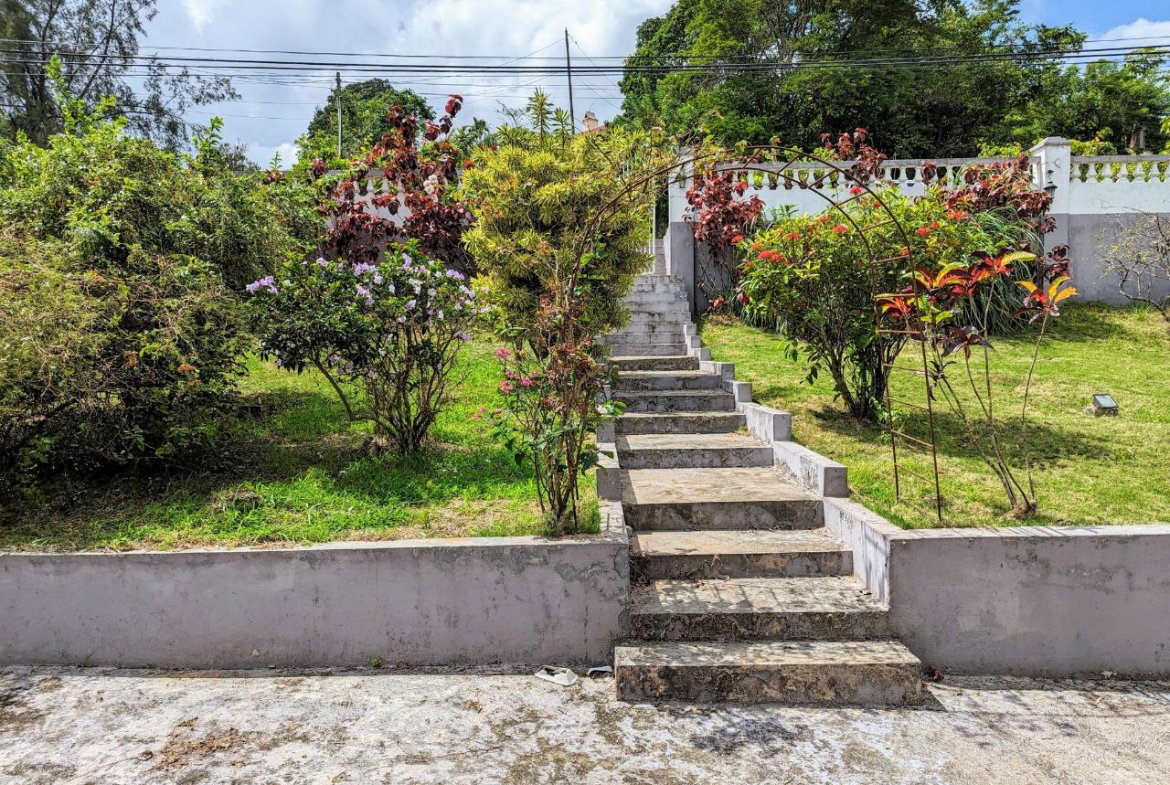 Third image of 10 Ingleside Heights in Mandeville, Manchester, Jamaica - property is For Sale