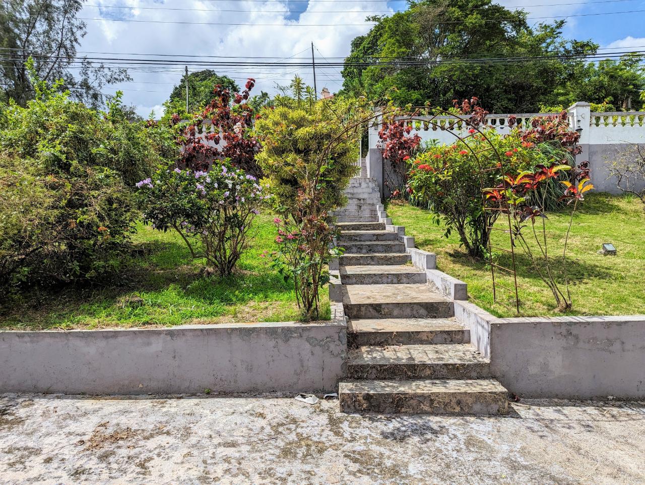 Third image of 10 Ingleside Heights in Mandeville, Manchester, Jamaica - property is For Sale