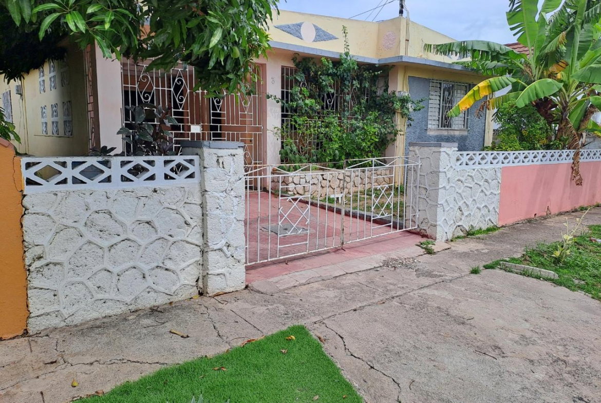 First image of 3 Biscayne Circle West in Passage Fort, St. Catherine, Jamaica - property is For Sale