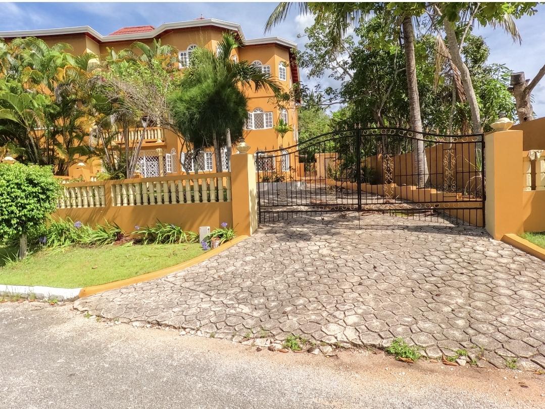 Spacious-6-Bedroom-Home-with-Mountain-Views-in-Ingleside-Mandeville Third image of 210 Kirkview Terrace, Inglesi in Mandeville, Manchester, Jamaica - property is For Sale