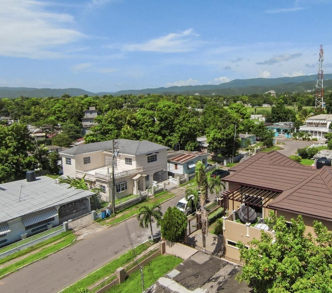Spacious-6-Bedroom-House-for-Sale-in-Ensom-City-Jamaica Ninth image of 8 Kent Avenue, Ensom City in Ensom City, St. Catherine, Jamaica - property is For Sale