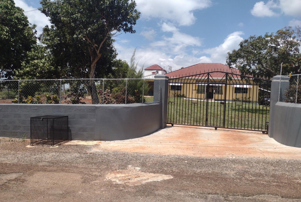 Second image of Fairfield, Lincoln in Hatfield, Manchester, Jamaica - property is For Sale
