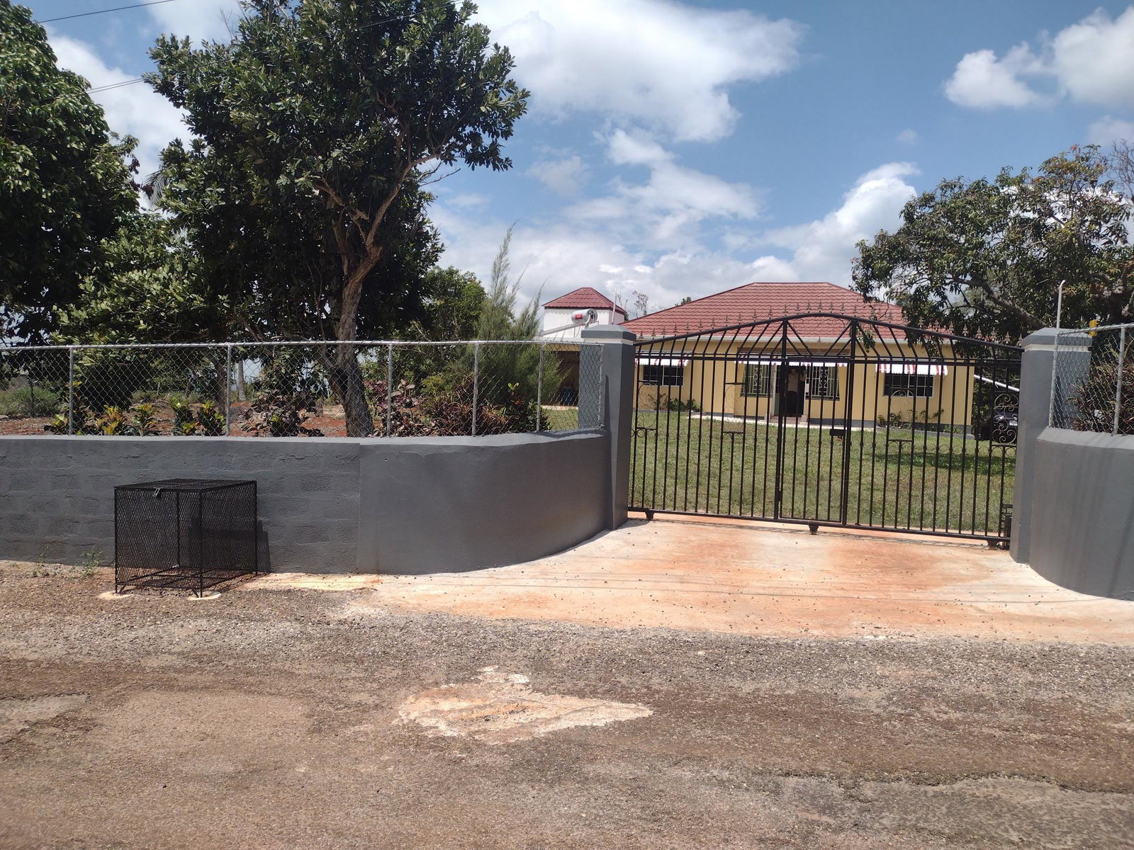 Spacious-Bungalow-for-Sale-in-Fairfield-Lincoln-Jamaica Second image of Fairfield, Lincoln in Hatfield, Manchester, Jamaica - property is For Sale