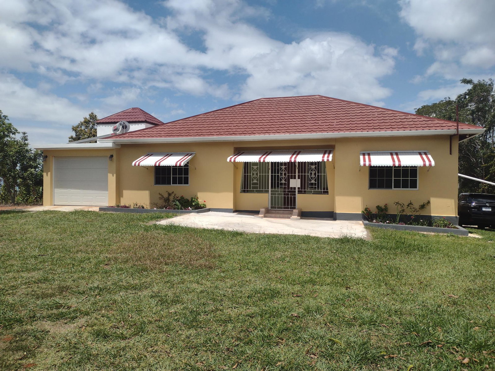Spacious-Bungalow-for-Sale-in-Fairfield-Lincoln-Jamaica Third image of Fairfield, Lincoln in Hatfield, Manchester, Jamaica - property is For Sale