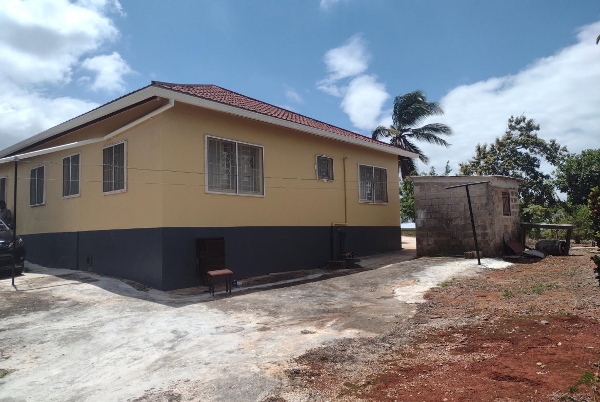Sixth image of Fairfield, Lincoln in Hatfield, Manchester, Jamaica - property is For Sale
