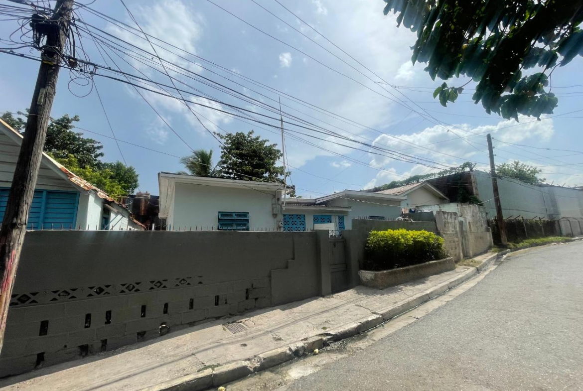 Third image of 8 Paisley Road in Kingston 12, St. Andrew, Jamaica - property is For Sale