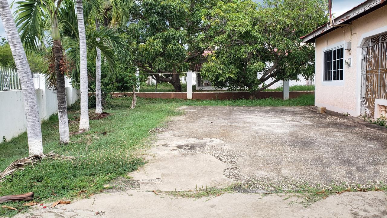 Spacious-Family-Home-for-Sale-in-MayPen-Clarendon-Investment-Opportunity Second image of 31 West Park Avenue in May Pen, Clarendon, Jamaica - property is For Sale