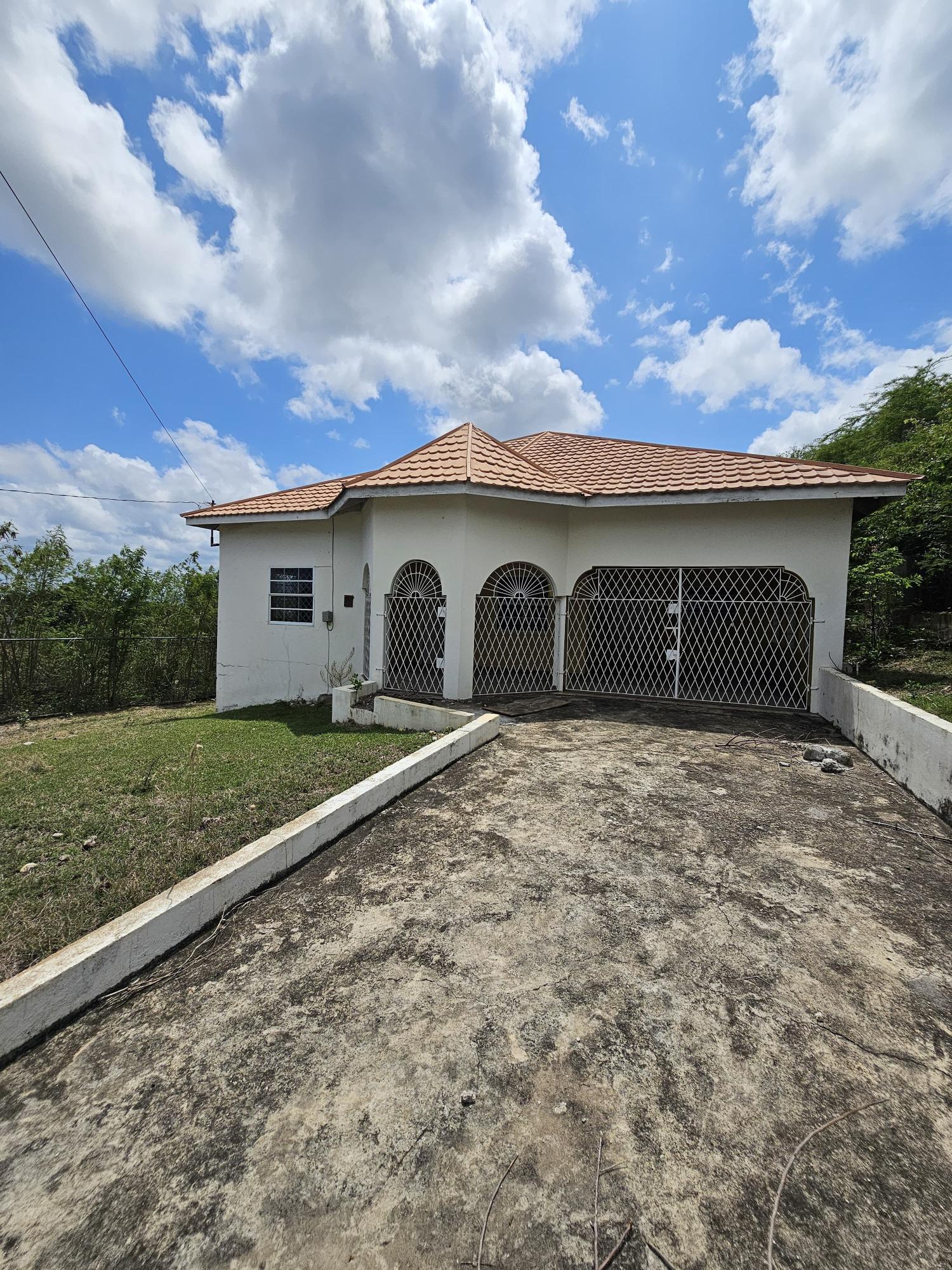 Eleventh image of 124 Central Avenue in Chateau, Clarendon, Jamaica - property is For Sale