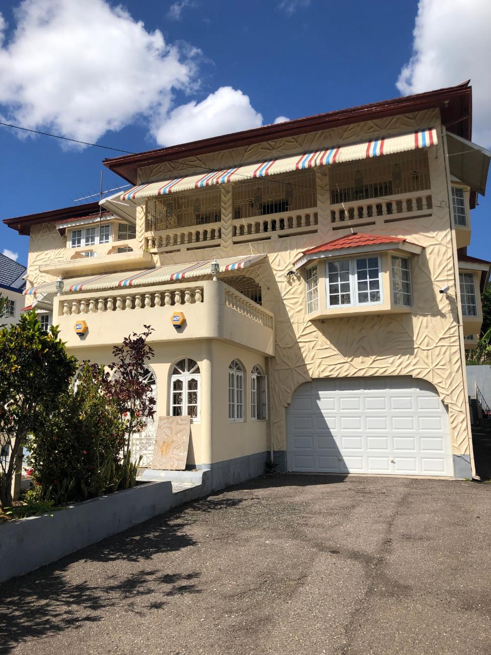 Stunning-10-Bedroom-Family-Home-for-Sale-in-Mandeville-Jamaica Second image of Single-lot 2 10 West Road, Mandeville in Mandeville, Manchester, Jamaica - property is For Sale