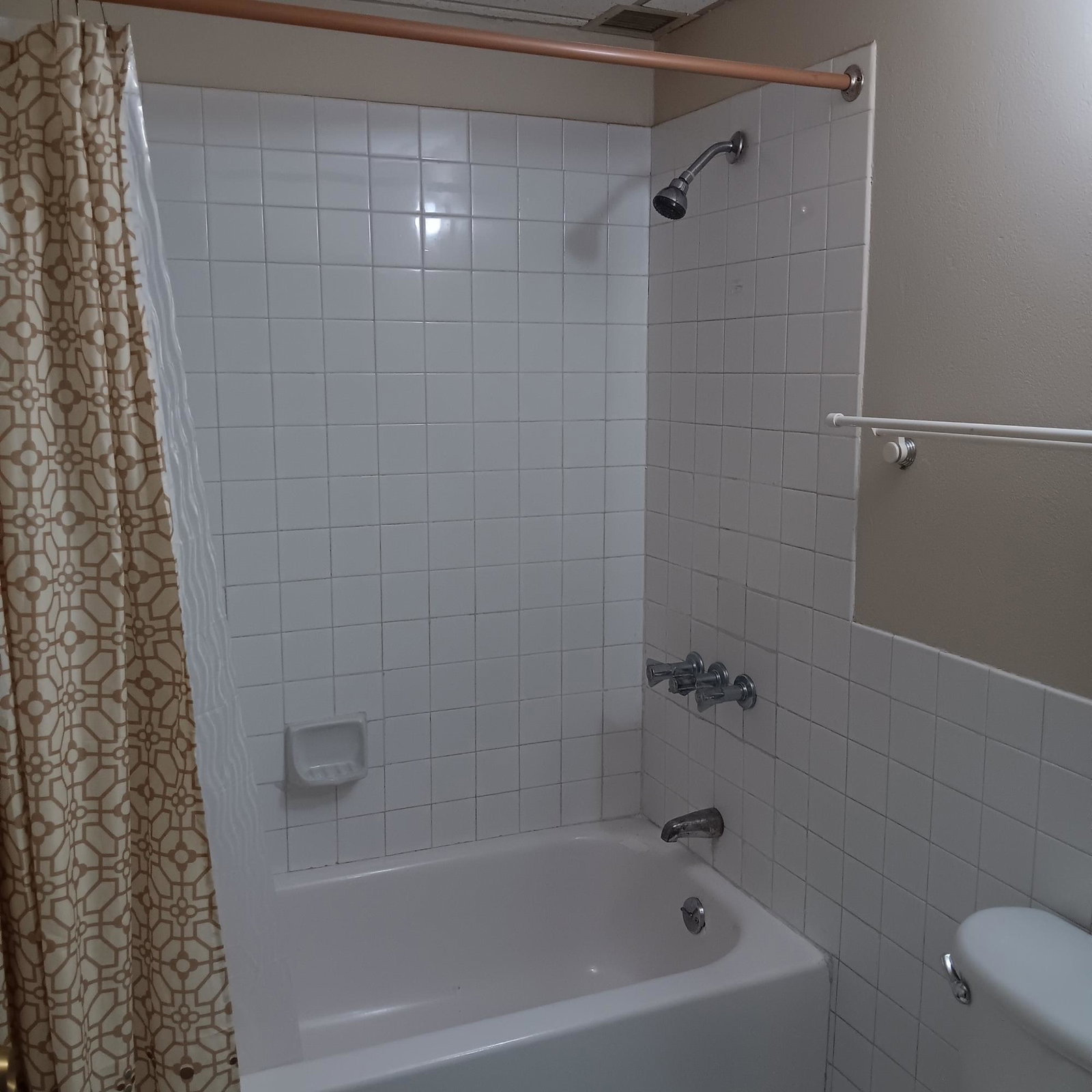 Stunning-2-Bedroom-Apartment-for-Rent-in-Courtleigh-Towers-New-Kingston Twelfth image of 40-3 Renfrew Road in Kingston 10, St. Andrew, Jamaica - property is For Rent
