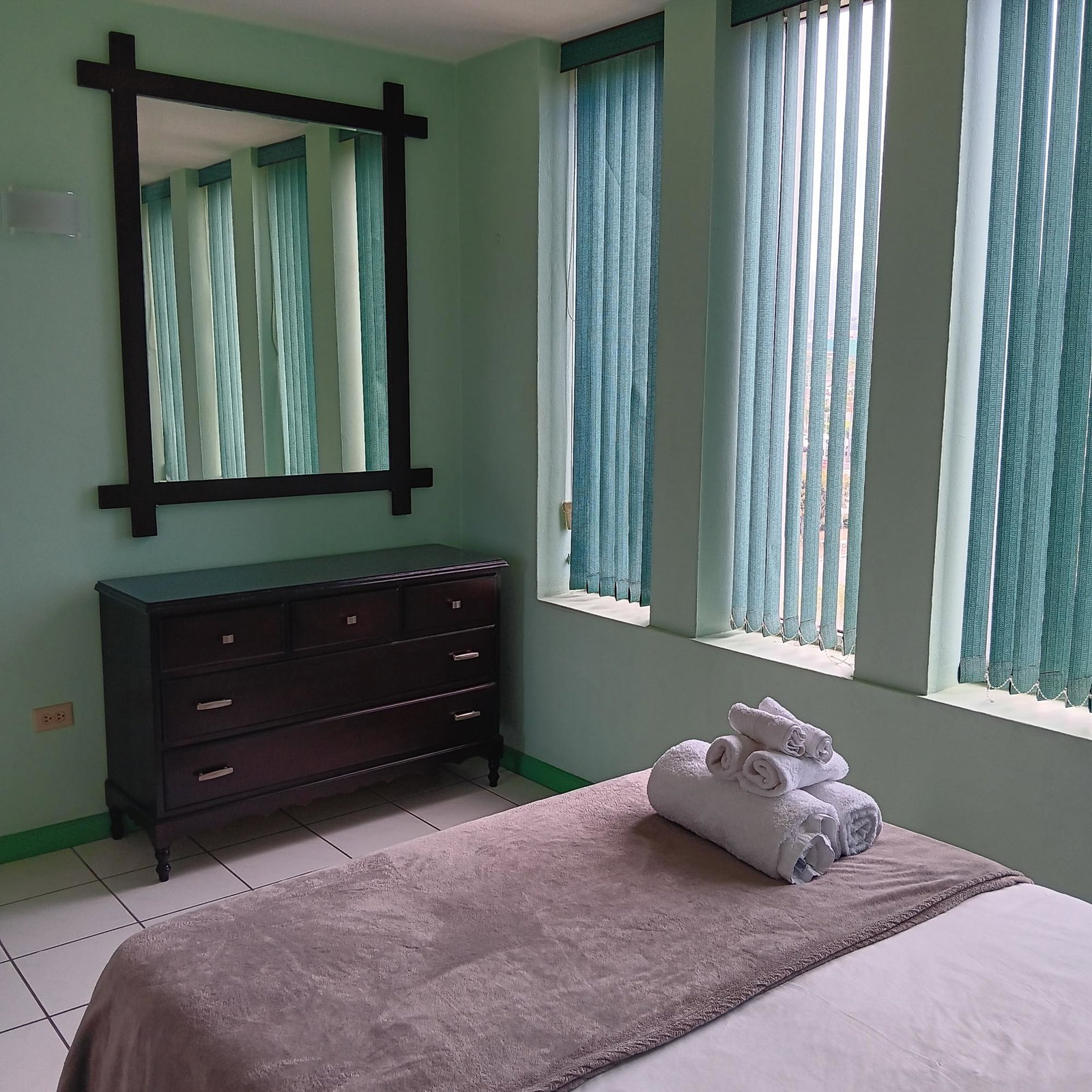 Stunning-2-Bedroom-Apartment-for-Rent-in-Courtleigh-Towers-New-Kingston Thirteenth image of 40-3 Renfrew Road in Kingston 10, St. Andrew, Jamaica - property is For Rent