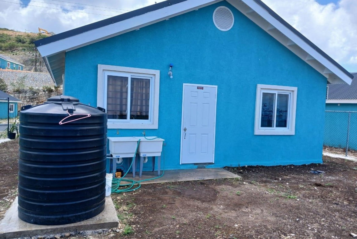 Sixteenth image of 185 Edmund Ridge Estate in SPOT VALLEY, St. James, Jamaica - property is For Rent