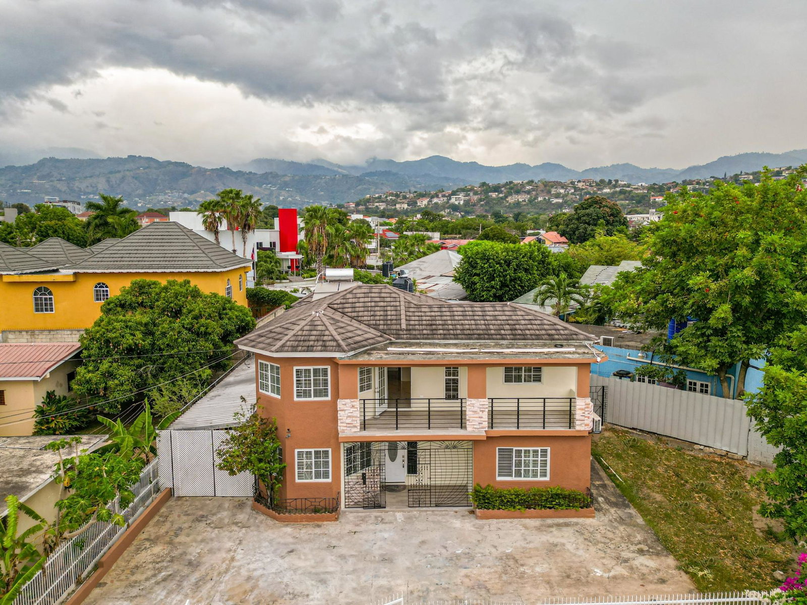 Third image of 1 Seatonhurst ct in Kingston 5, St. Andrew, Jamaica - property is For Rent