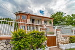First image of 1 Seatonhurst ct in Kingston 5, St. Andrew, Jamaica - property is For Rent