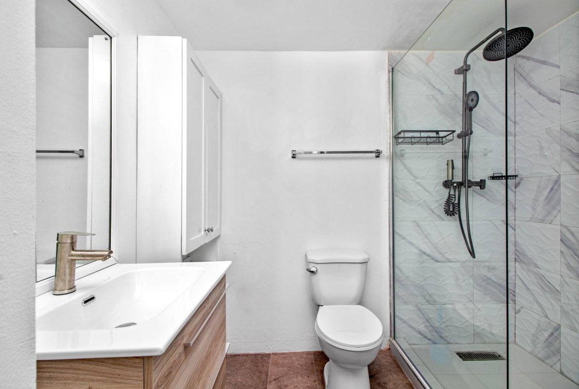 Tenth image of 8h-8 Ocean Boulevard in Kingston 3, St. Andrew, Jamaica - property is For Rent