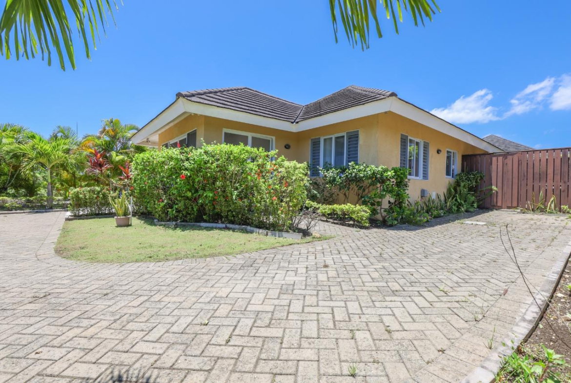 Seventh image of Richmond Estate in Laughlands, St. Ann, Jamaica - property is For Rent