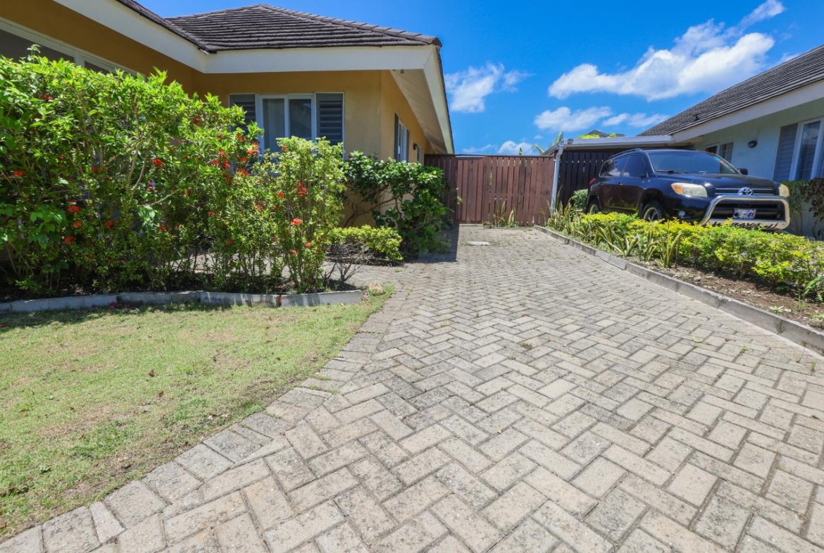 Ninth image of Richmond Estate in Laughlands, St. Ann, Jamaica - property is For Rent