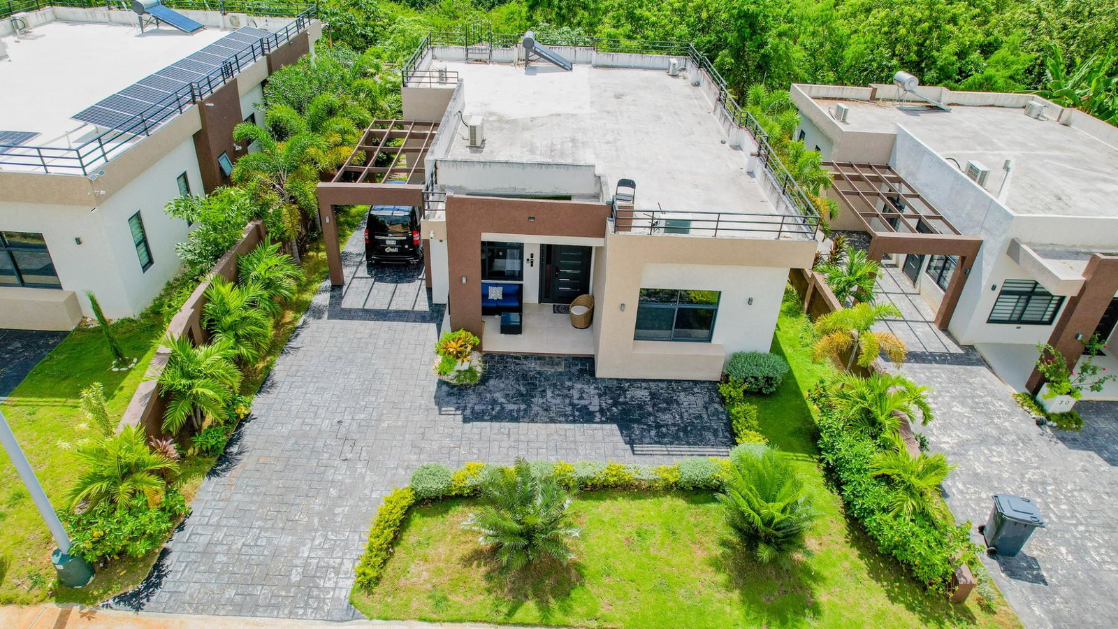Stunning-3-Bedroom-Home-for-Sale-in-Ocho-Rios-Jamaica Second image of 29- Pyramid Point, Pyramid he in Breadnut Hill, St. Ann, Jamaica - property is For Sale