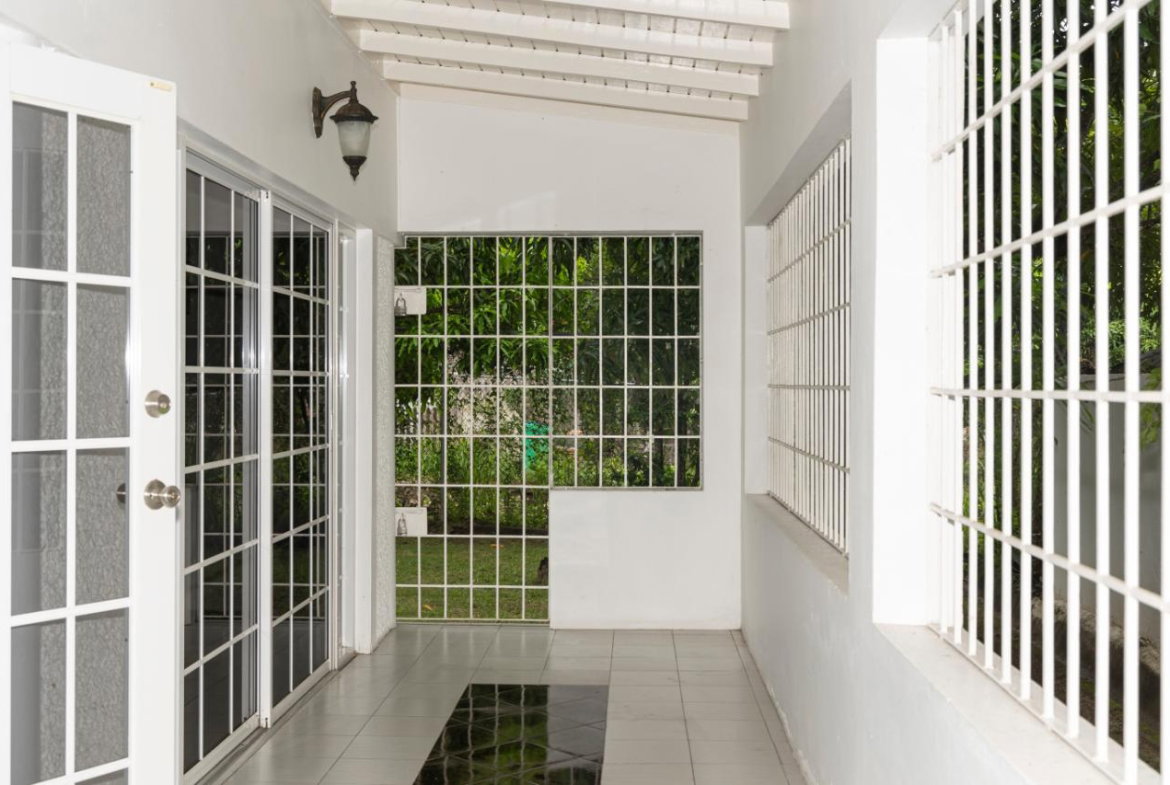 Tenth image of 10c Benson Avenue in Kingston 8, St. Andrew, Jamaica - property is For Rent