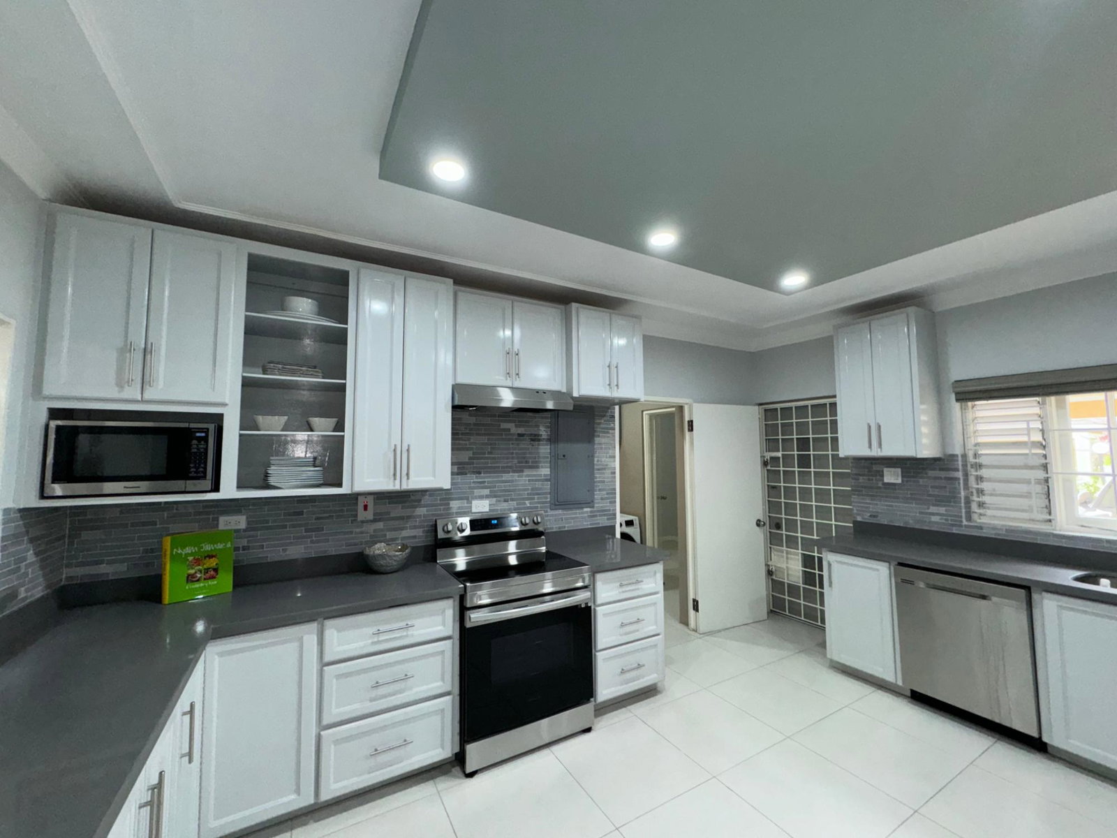 Sixth image of 3 Retreat Ave in Kingston 6, St. Andrew, Jamaica - property is For Rent