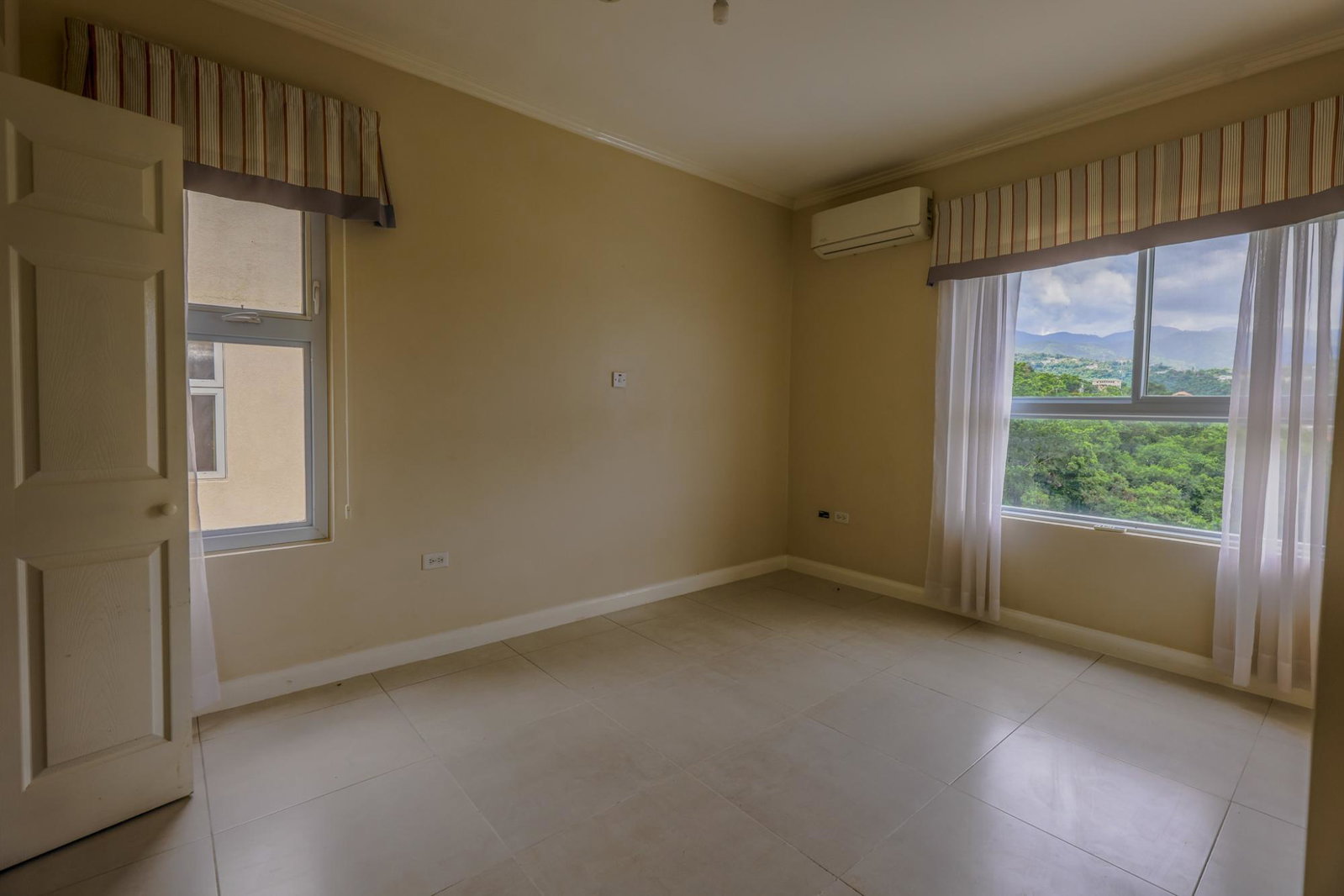 Tenth image of 16- Stanley Terrace in Kingston 19, St. Andrew, Jamaica - property is For Rent