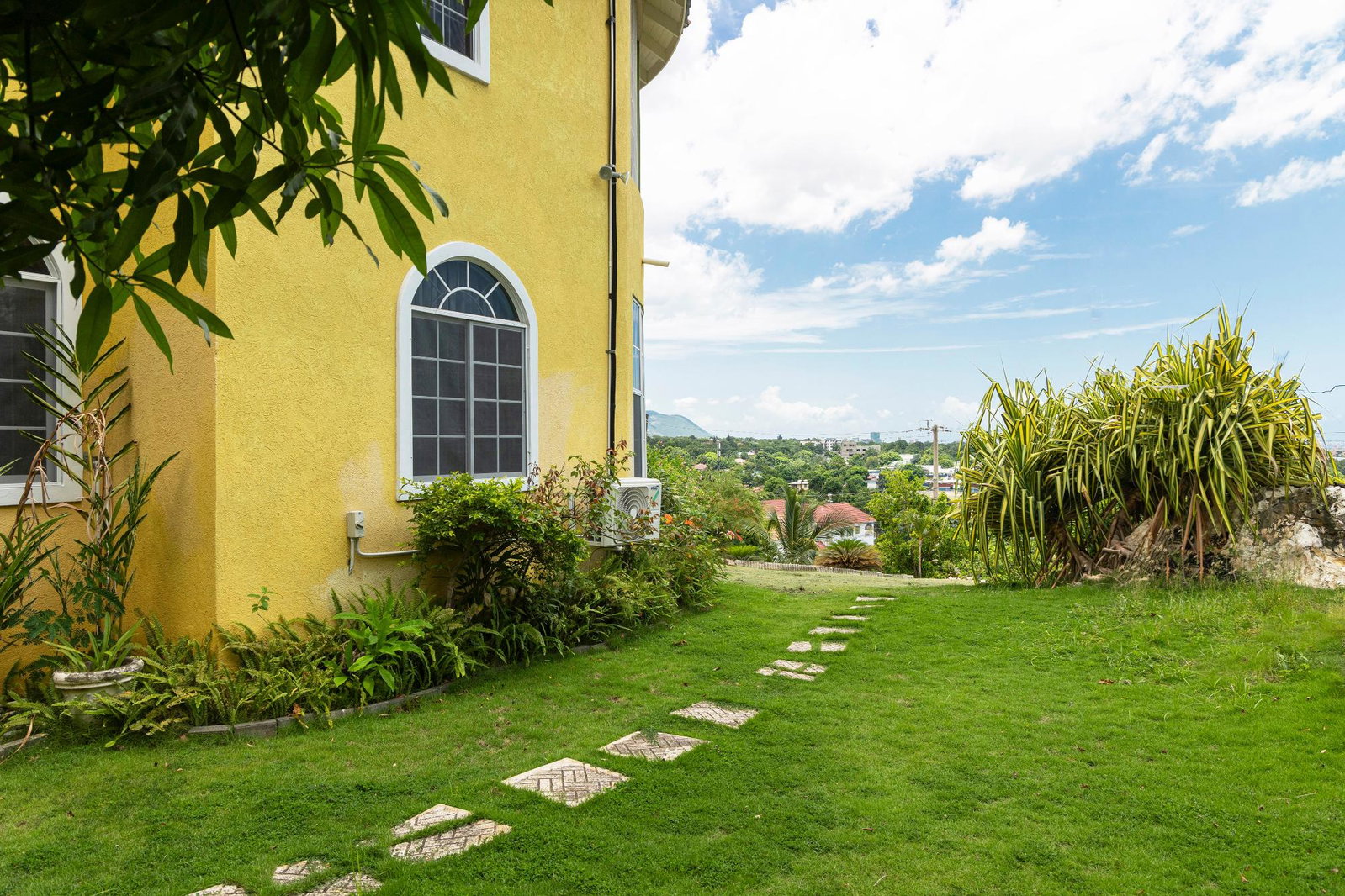 Seventeenth image of 5 North Michigan Avenue in Kingston 19, St. Andrew, Jamaica - property is For Rent