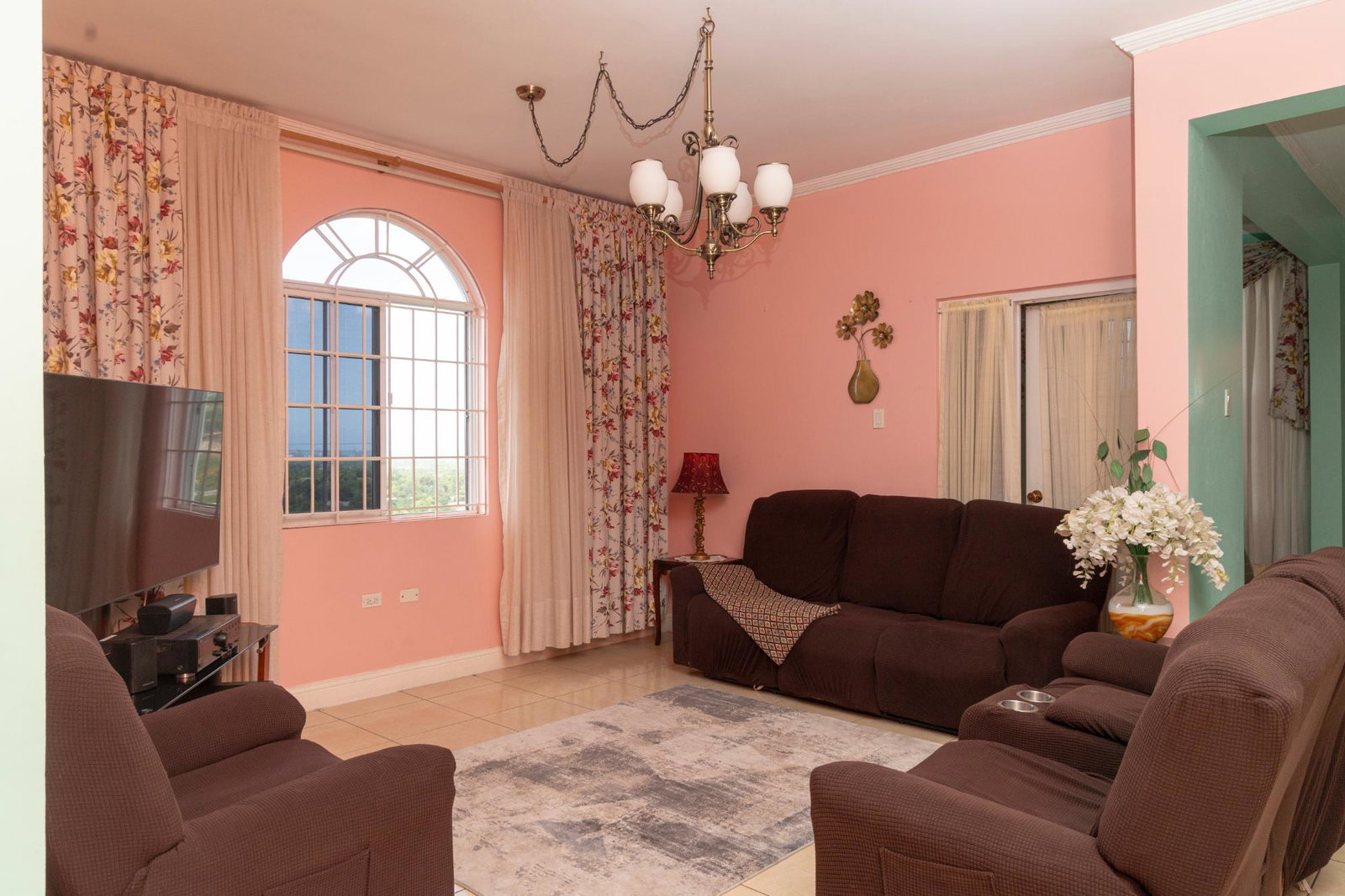 Seventh image of 5 North Michigan Avenue in Kingston 19, St. Andrew, Jamaica - property is For Rent