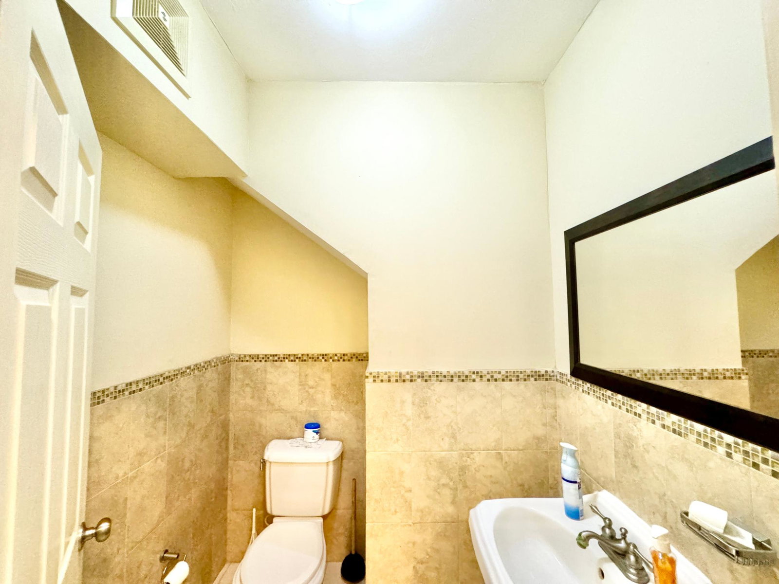 Eleventh image of 8-18 Hopefield Ave in Kingston 6, St. Andrew, Jamaica - property is For Sale