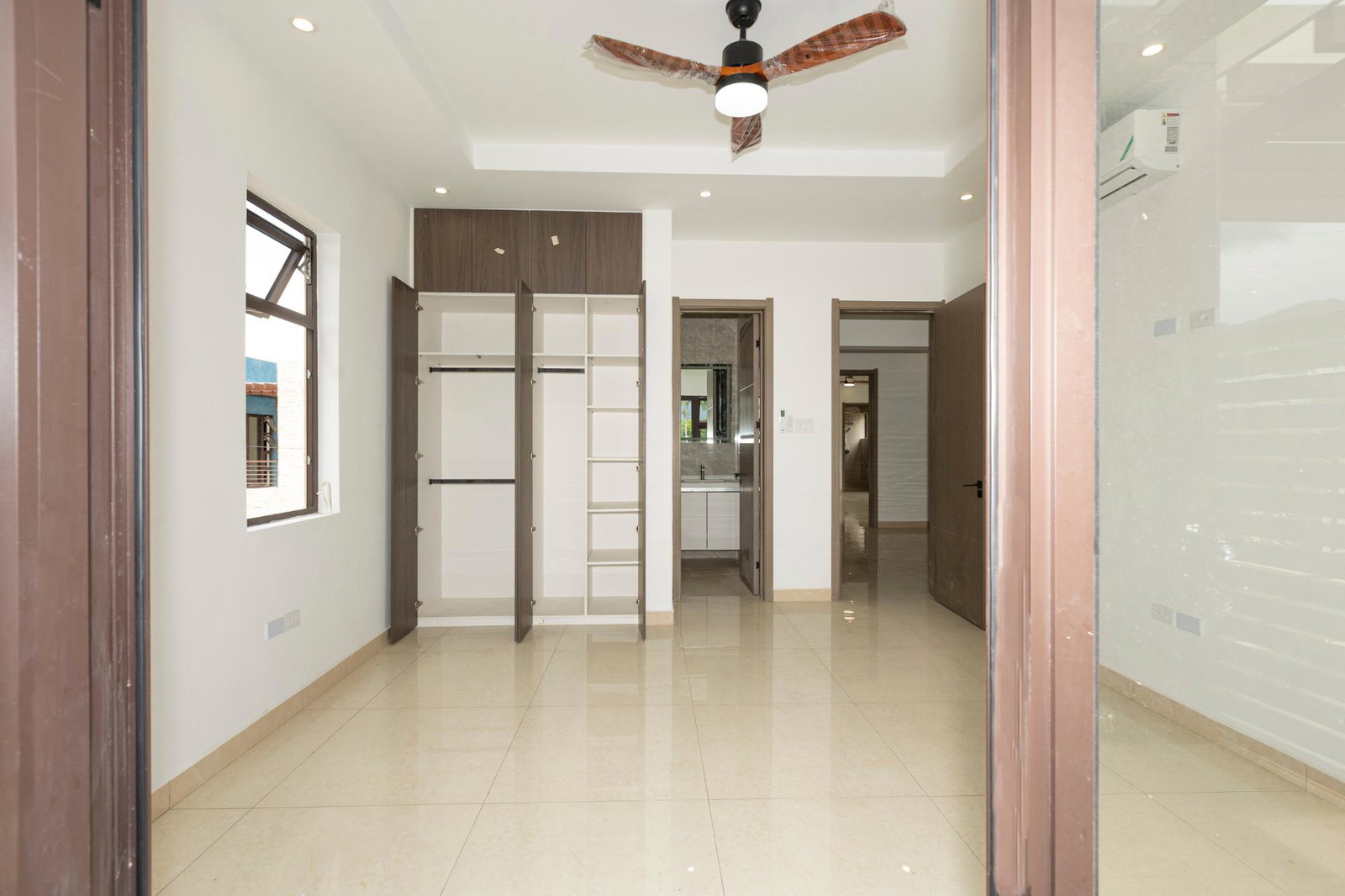Stunning-4-Bedroom-Villa-for-Rent-in-Kingston-6-Salisbury-Avenue Twenty-Eighth image of 1-5 Salisbury Avenue in Kingston 6, St. Andrew, Jamaica - property is For Rent