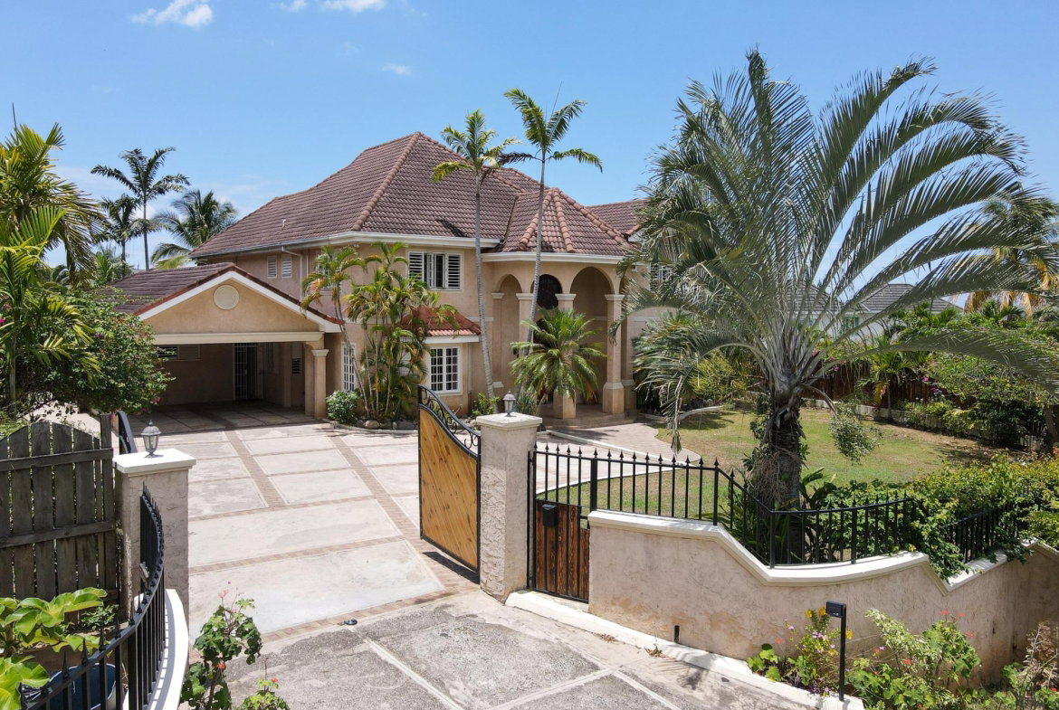 Fourth image of 16 Farrigdon Heights in Kingston 6, St. Andrew, Jamaica - property is For Rent
