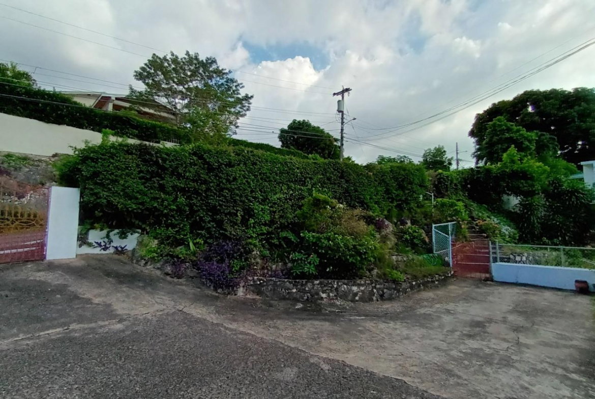 Third image of 35 West Great House Circle in CONSTANT SPRING, St. Andrew, Jamaica - property is For Sale