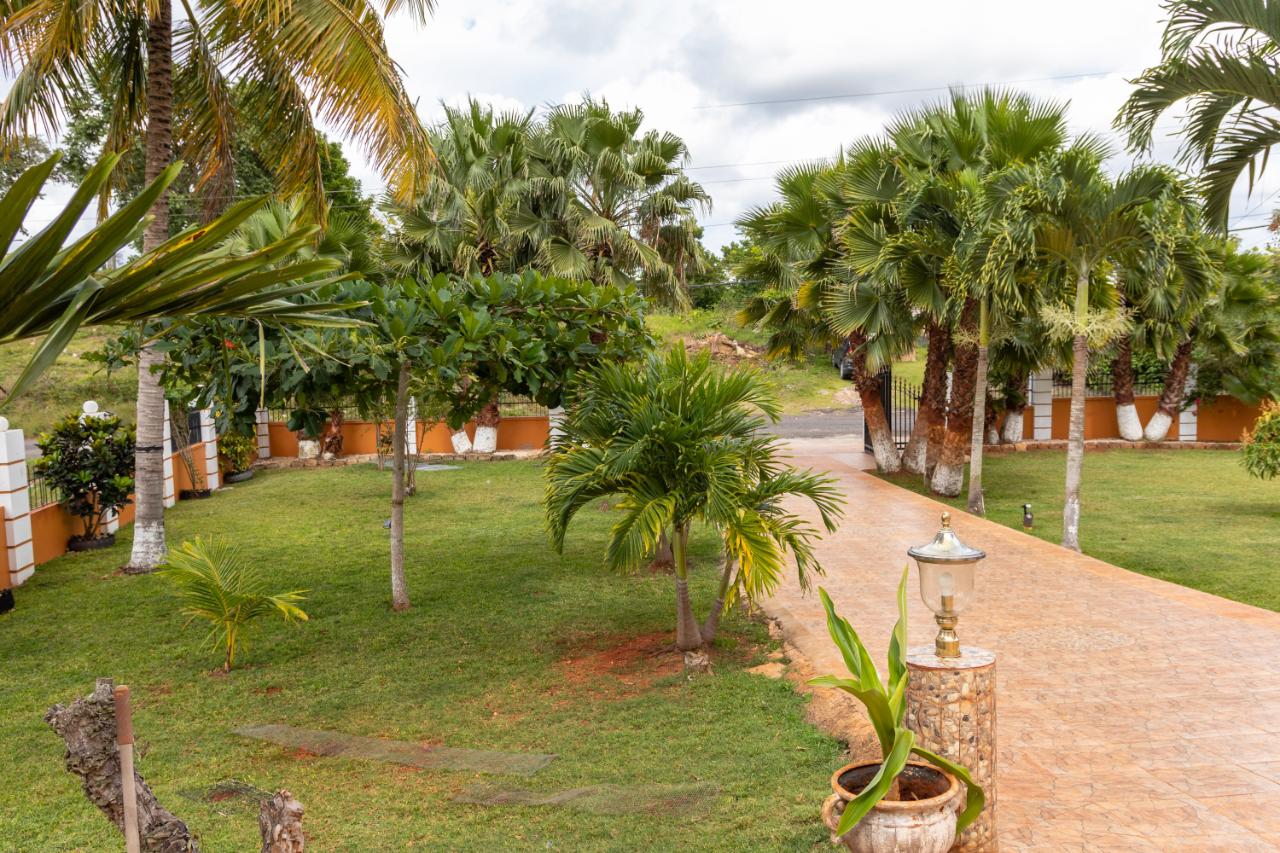 Stunning-Split-Level-Home-with-Apartment-for-Sale-in-New-Hall-Jamaica Ninth image of New Hall in Mandeville, Manchester, Jamaica - property is For Sale