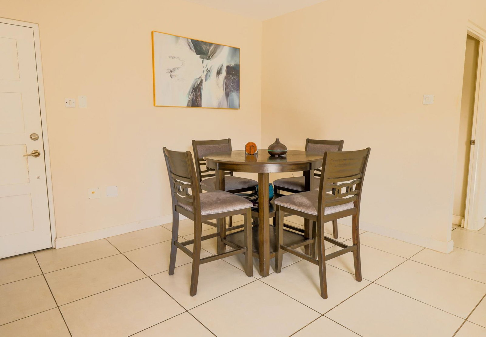 Fifth image of 2-6 Comlin Bank Road in NEW KINGSTON, St. Andrew, Jamaica - property is For Rent