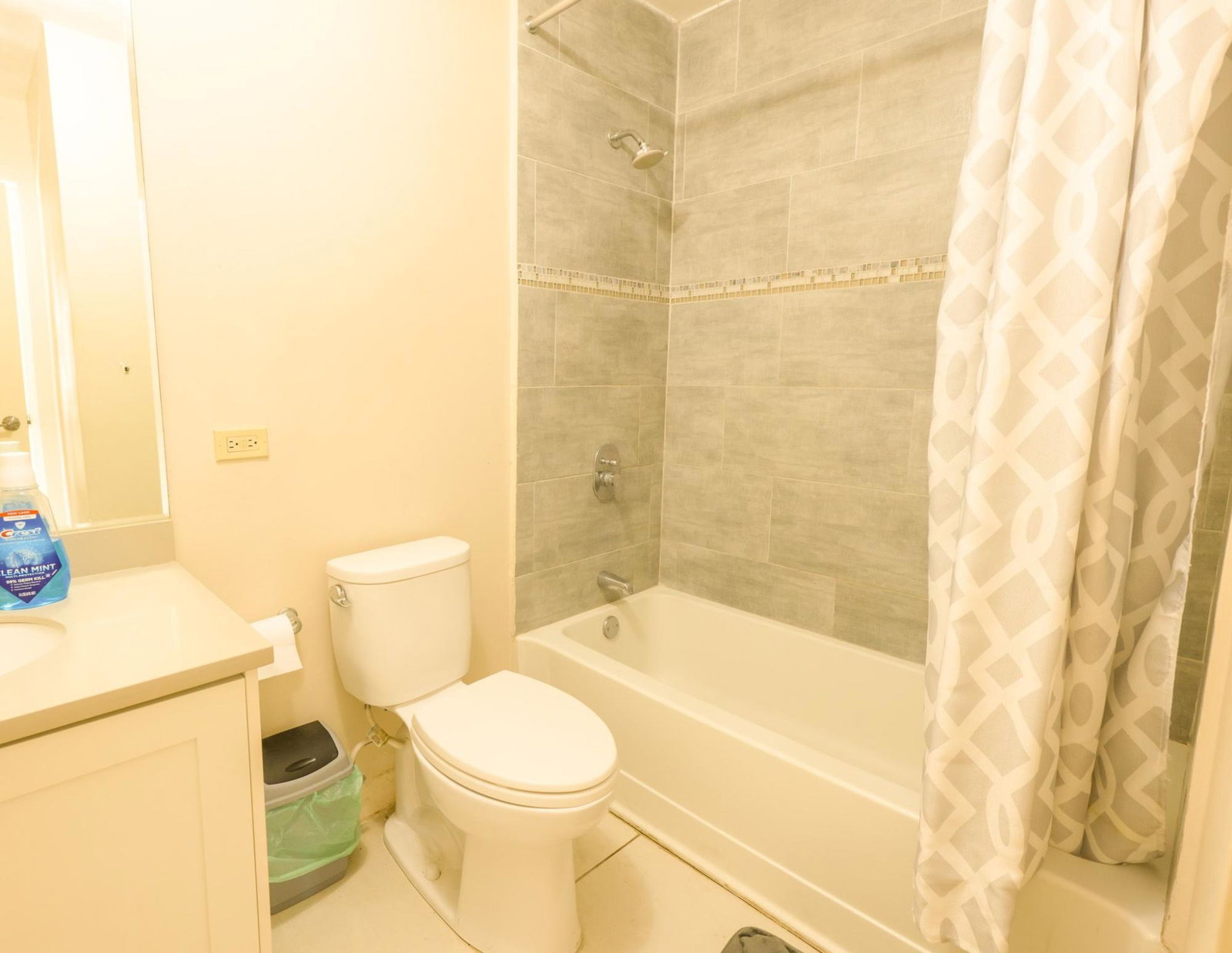 Ninth image of 2-6 Comlin Bank Road in NEW KINGSTON, St. Andrew, Jamaica - property is For Rent