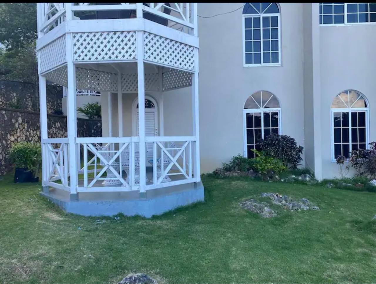 Stylish-1-Bedroom-Apartment-for-Sale-in-Columbus-Heights-Ocho-Rios Ninth image of 25e- Columbus Heights in Ocho Rios, St. Ann, Jamaica - property is For Sale