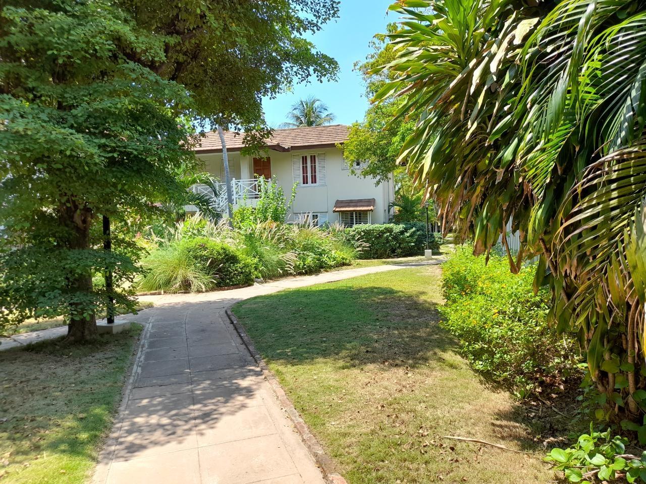 Stylish-2-Bedroom-Apartment-for-Rent-in-New-Kingston Second image of 12 Renfrew Road in Kingston 10, St. Andrew, Jamaica - property is For Rent