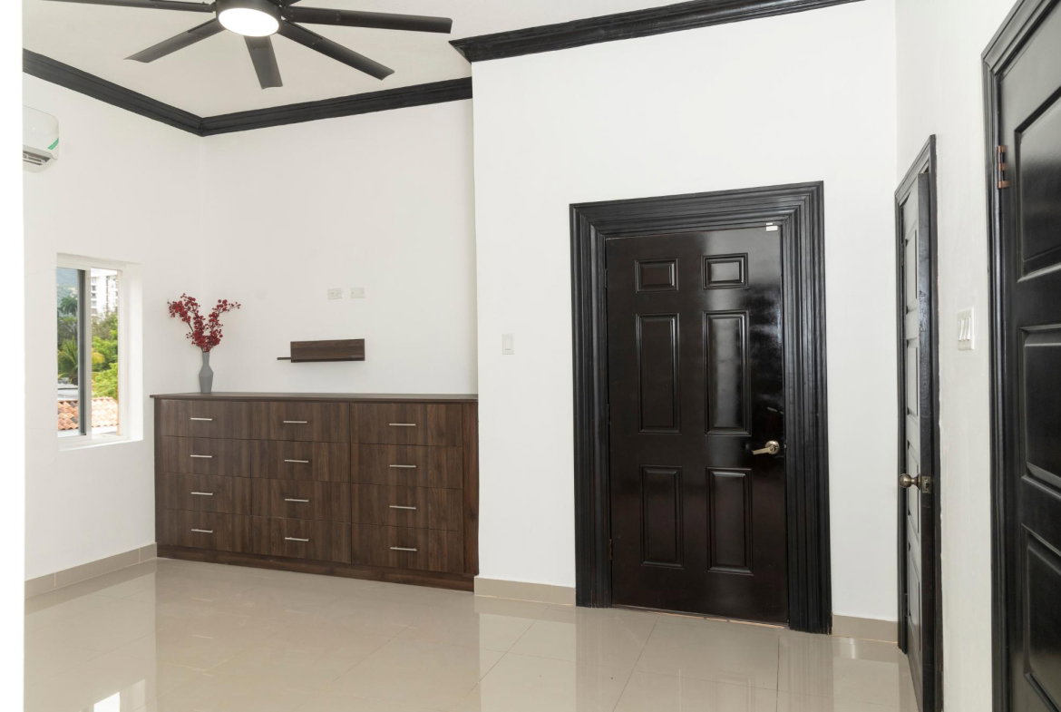 Ninth image of 8-11 1/2 Grosvenor Terrace in Kingston 8, St. Andrew, Jamaica - property is For Sale