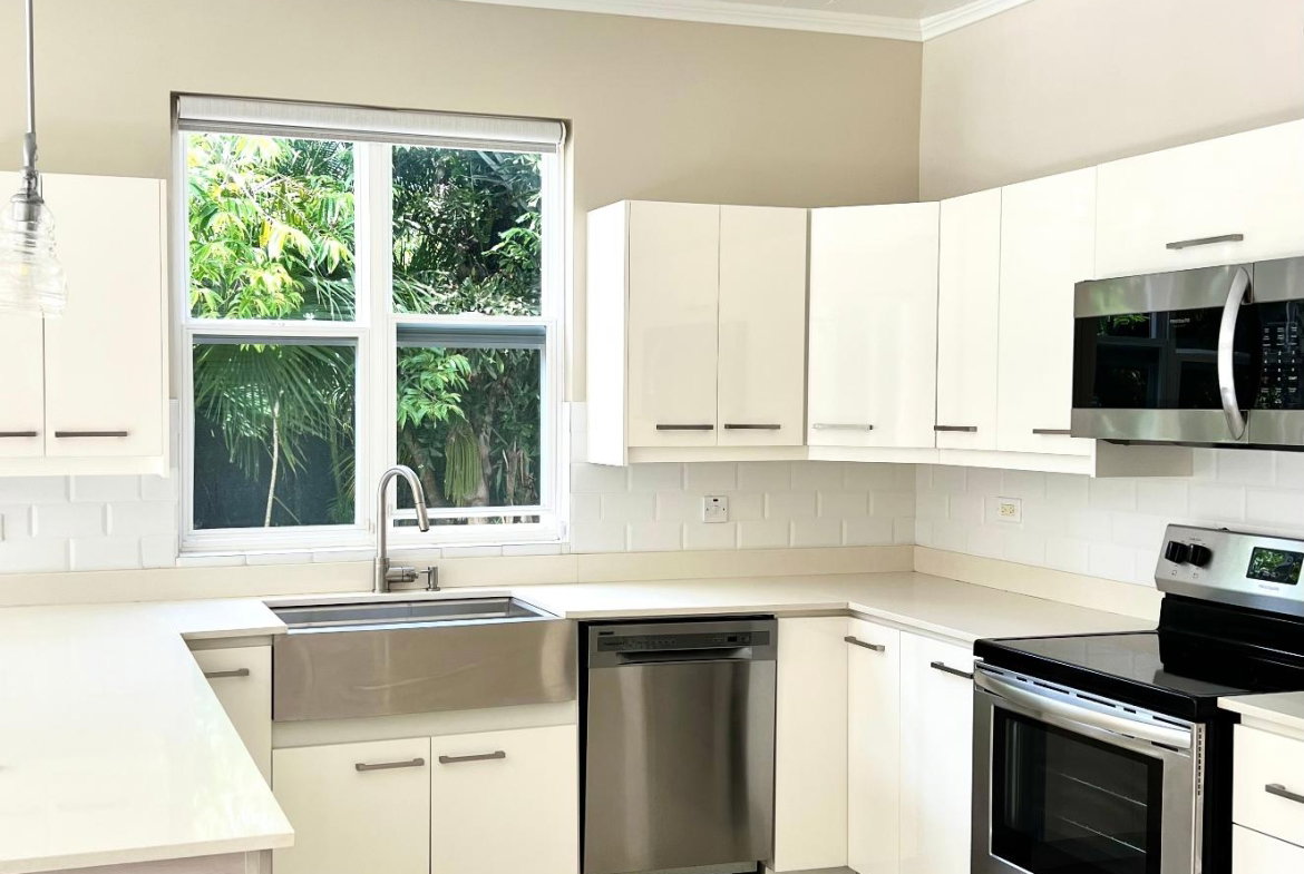 First image of 6-238 Mannings Hill Road in Mannings Hill, St. Andrew, Jamaica - property is For Rent