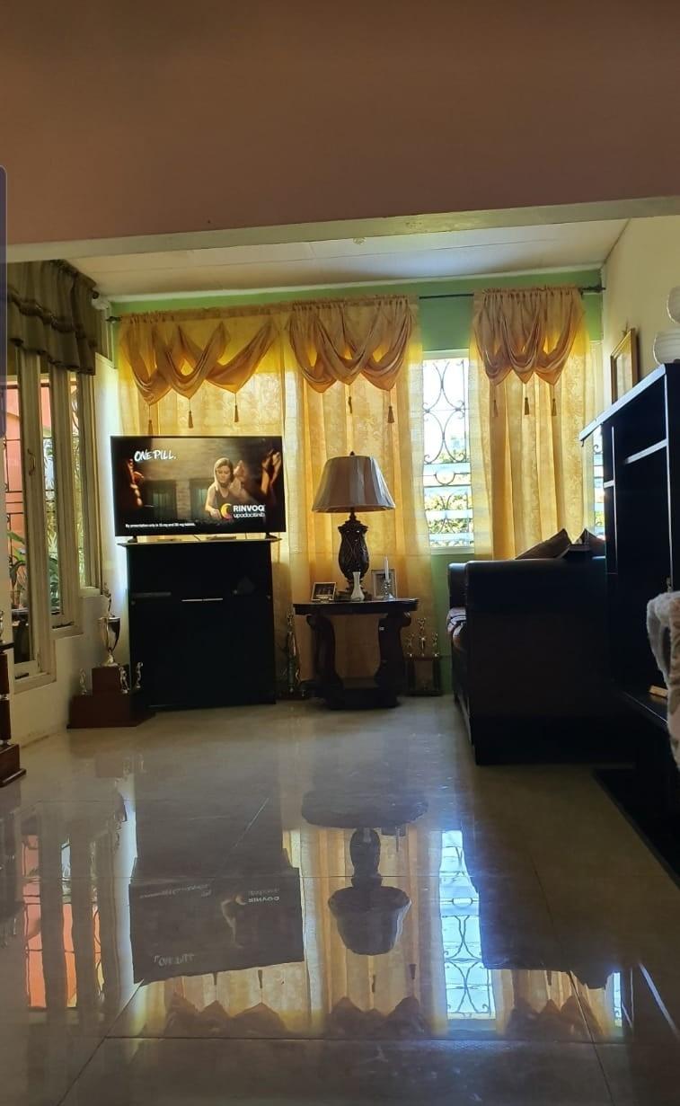 Charming-2-Family-Home-for-Sale-in-Hillview-Terrace-St.-Andrew Fifth image of Hillview Terrace, Valenti in Kingston 19, St. Andrew, Jamaica - property is For Sale