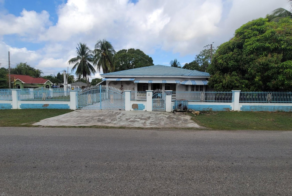 Second image of 22 North Street in May Pen, Clarendon, Jamaica - property is For Sale