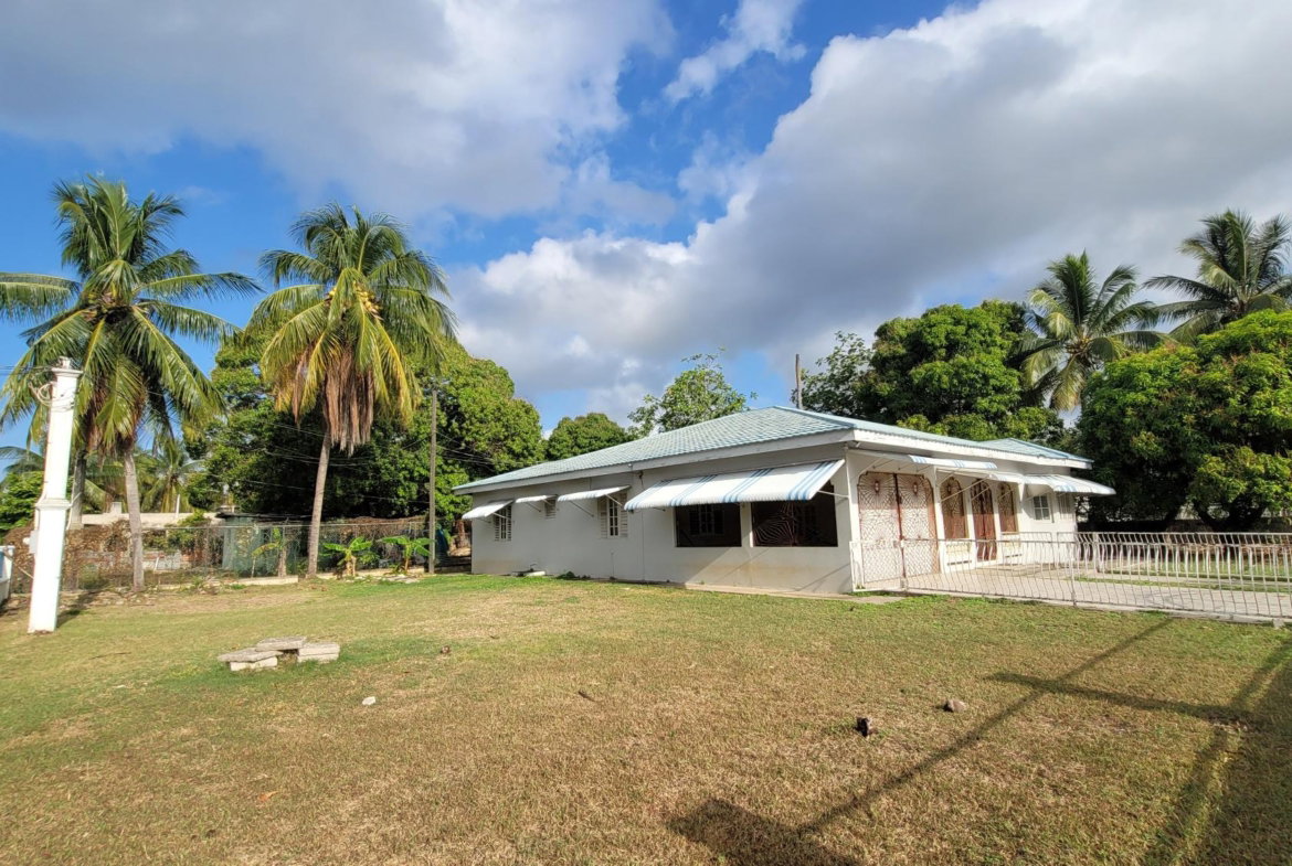First image of 22 North Street in May Pen, Clarendon, Jamaica - property is For Sale