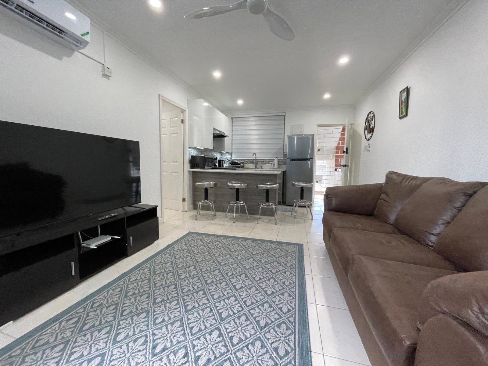 Fourth image of Oxford Road in Kingston 5, St. Andrew, Jamaica - property is For Rent
