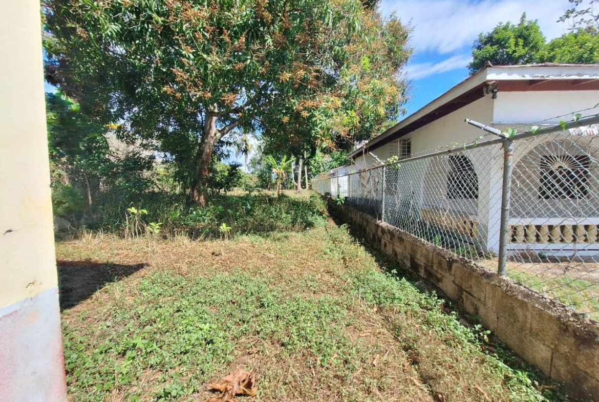 Fourteenth image of Santa Cruz Park in Santa Cruz, St. Elizabeth, Jamaica - property is For Sale