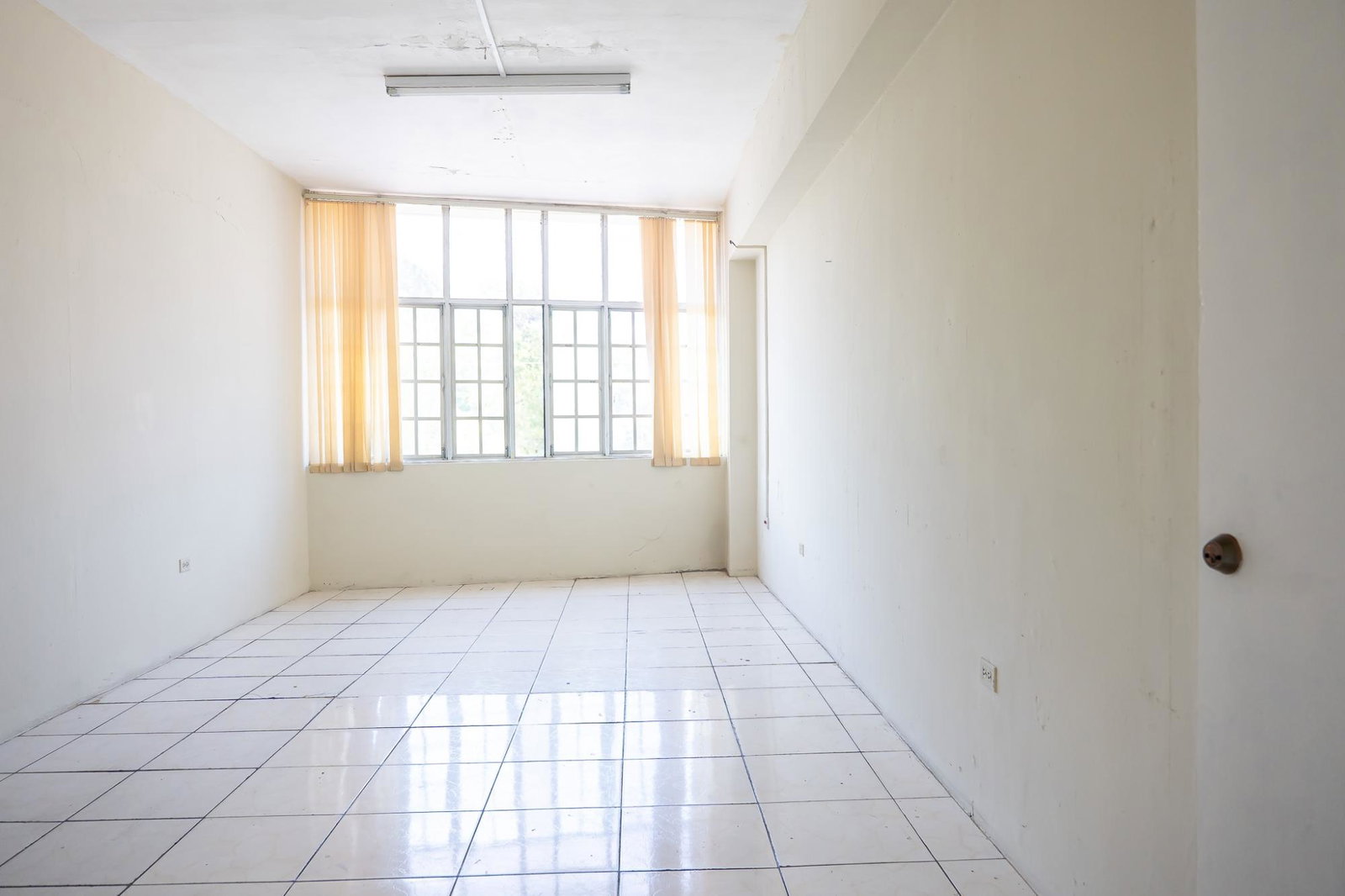 For-Rent-Prime-Retail-Office-Space-at-The-Victory-Building-Montego-Bay Fourth image of 6a-3-5 Fort Street in Montego Bay, St. James, Jamaica - property is For Rent